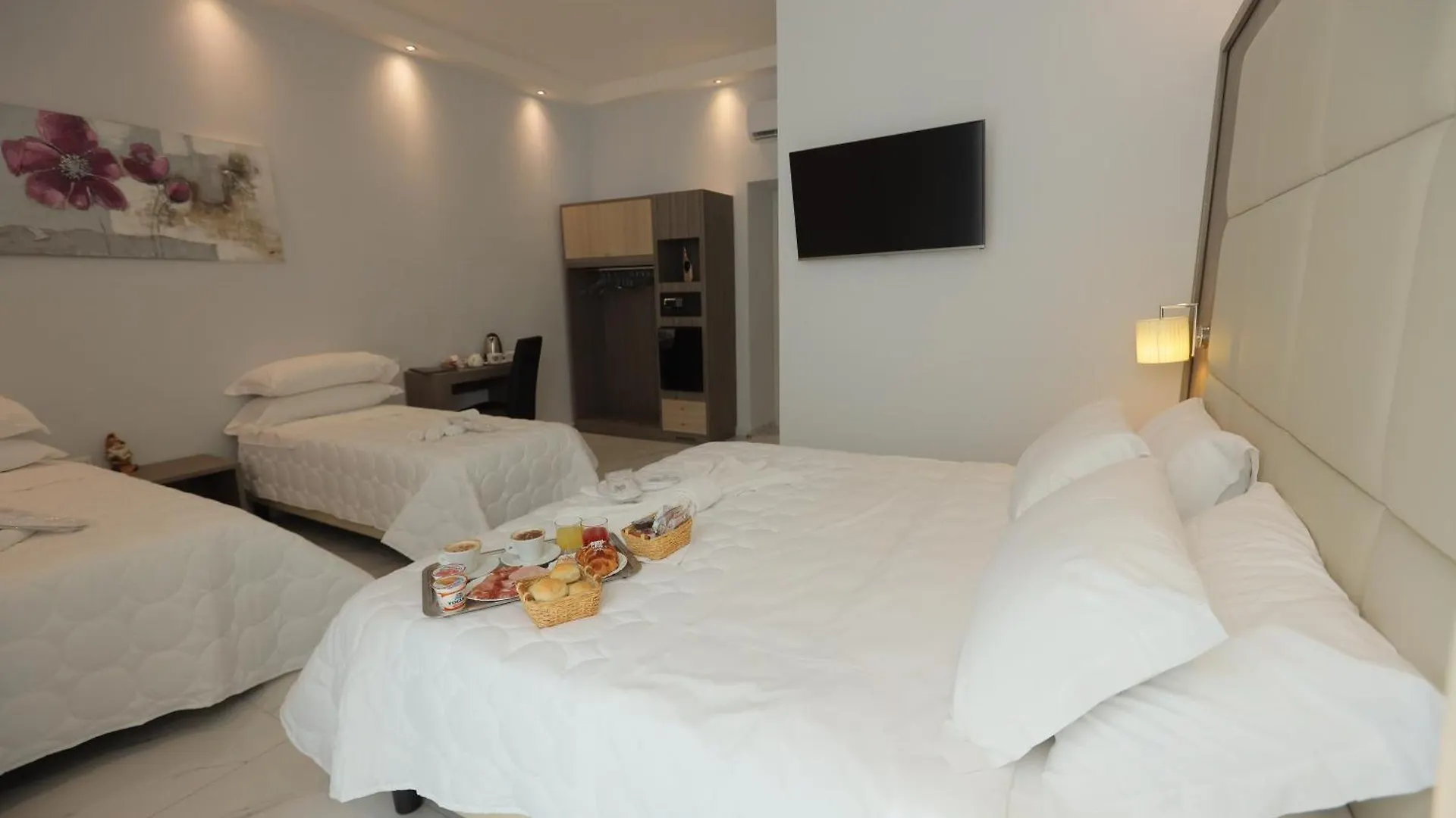 Hotel Garibaldi New Naples