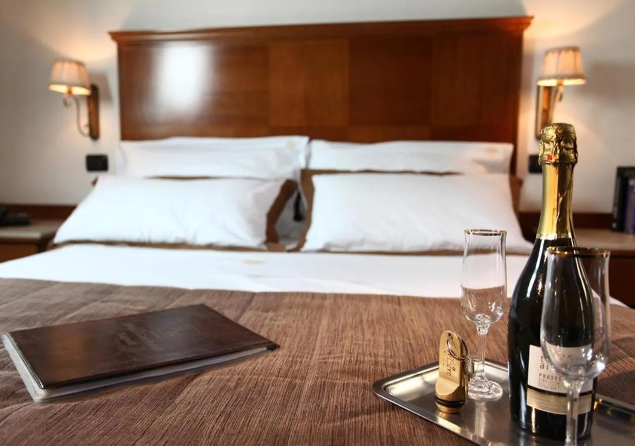 ***  Hotel Garibaldi New Naples Italy