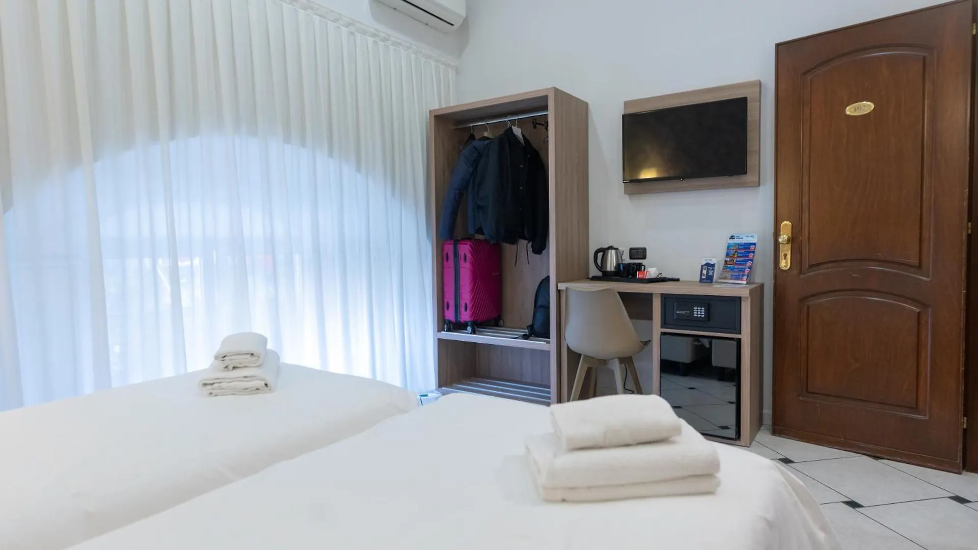 Hotel Garibaldi New Naples 3*,