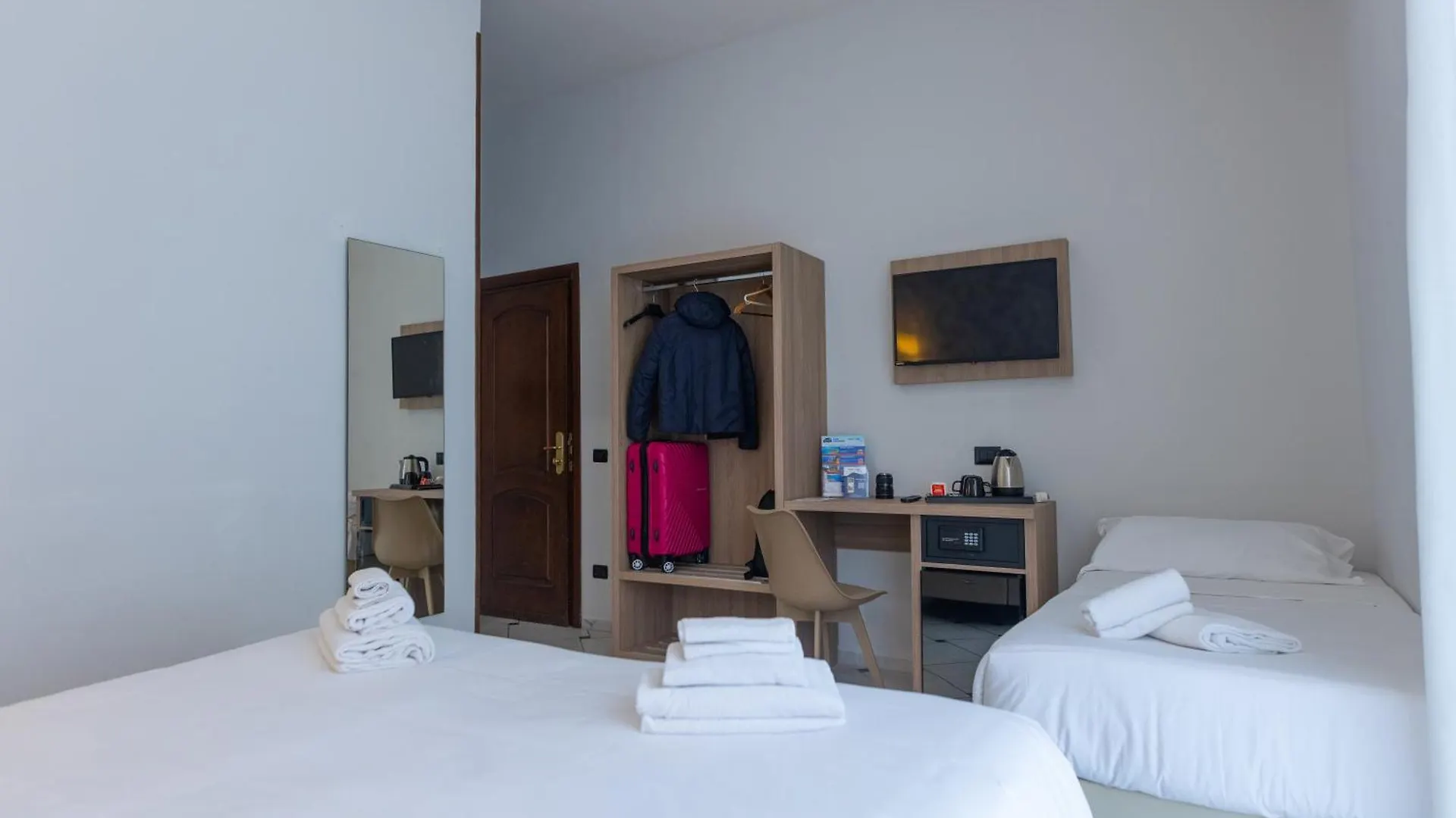 Hotel Garibaldi New Naples