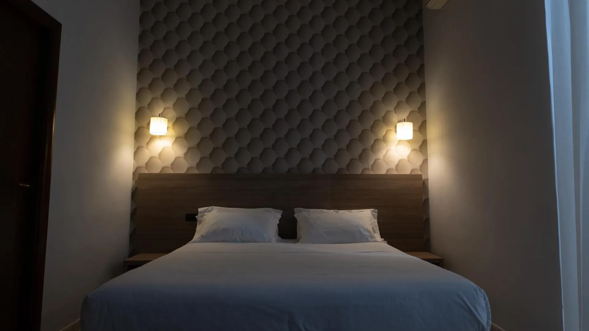 Hotel Garibaldi New Naples
